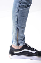 Klassische Slim Fit Jeans in Denim mitFransen und Taschen