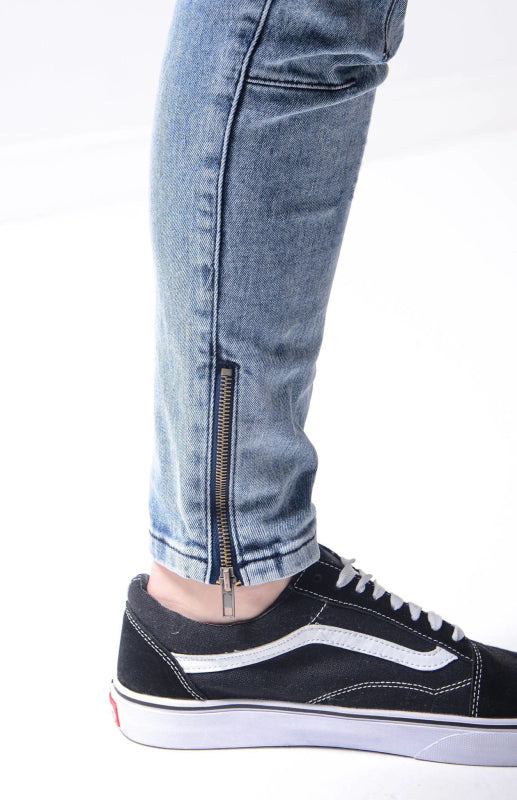 Klassische Slim Fit Jeans in Denim mitFransen und Taschen