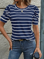 Modisches gestreiftes T-Shirt mit Puffärmeln