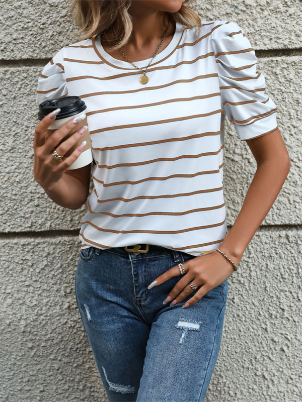 Modisches gestreiftes T-Shirt mit Puffärmeln