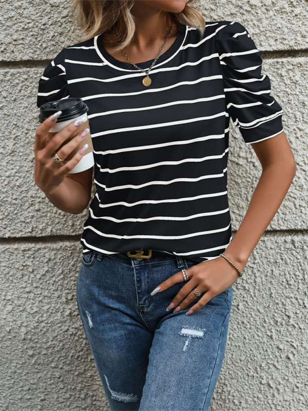 Modisches gestreiftes T-Shirt mit Puffärmeln