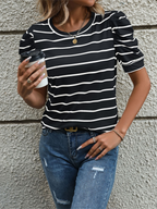 Modisches gestreiftes T-Shirt mit Puffärmeln