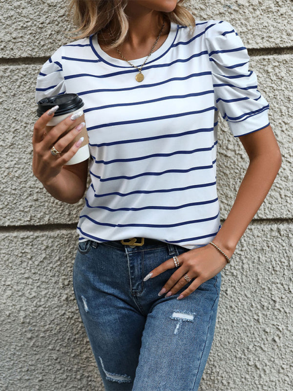 Modisches gestreiftes T-Shirt mit Puffärmeln