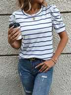 Modisches gestreiftes T-Shirt mit Puffärmeln