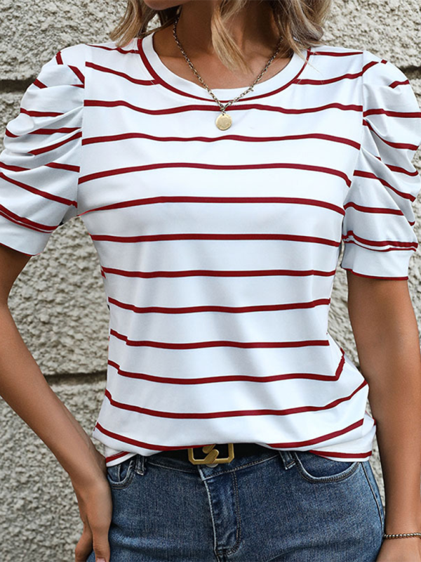 Modisches gestreiftes T-Shirt mit Puffärmeln