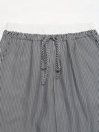Freizeithose mit Streifen in Kontrastfarbe