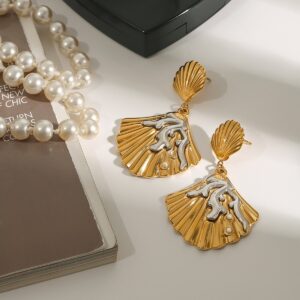 Einzigartige Ohrringe aus 18-karätigem Gold mit Muscheleinlage und Perle