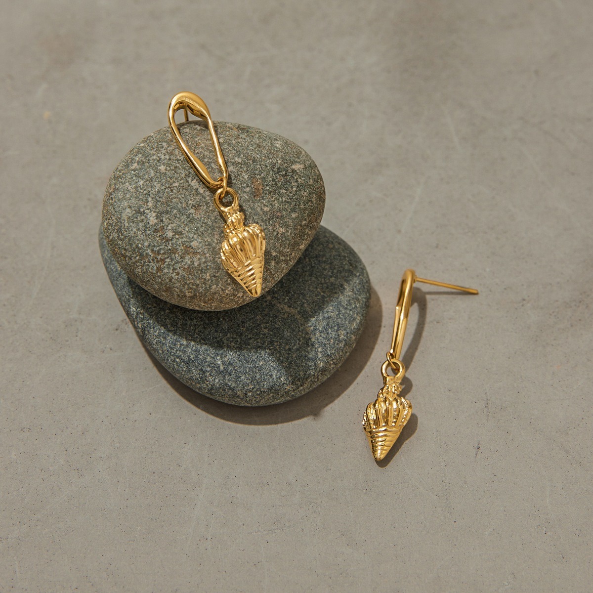 Ohrringe aus 18-karätigem Gold in Muschelform – Bild 5