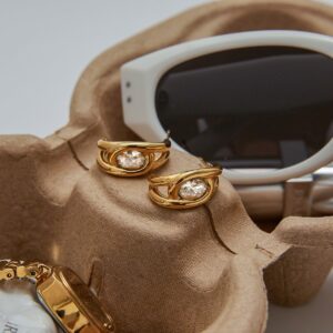 C-förmige Edelsteinohrringe aus 18-karätigem Gold