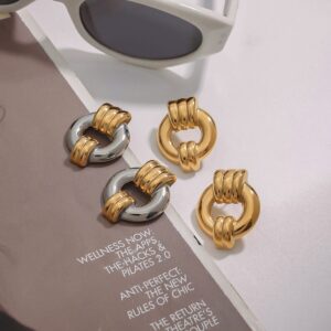 Trendige Ohrringe aus 18-karätigem Gold und Streifenmuster