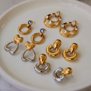 Klassisches Ohrring- und Ringset aus 18-karätigem Gold