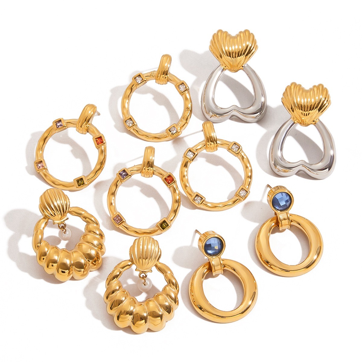 Klassisches Ohrring- und Ringset aus 18-karätigem Gold – Bild 13