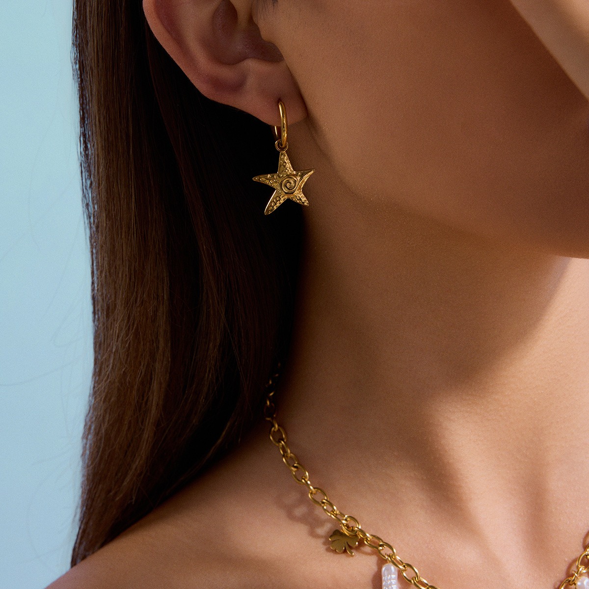 Exquisite Ohrringe im Ozean-Stil mit Seestern- und Muschelmotiv aus 18-karätigem Gold – Bild 3