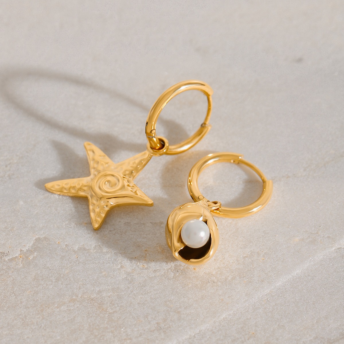 Exquisite Ohrringe im Ozean-Stil mit Seestern- und Muschelmotiv aus 18-karätigem Gold – Bild 4