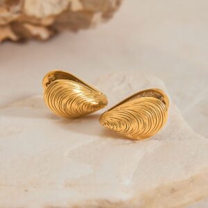 Exquisite und modische Ohrringe aus 18-karätigem Gold in Form einer offenen Meeresmuschel