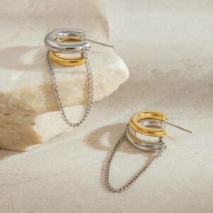 Trendiges und edles Ohrring-Set aus 18-karätigem Gold mit doppeltem C-Anhänger, Kette und Quaste