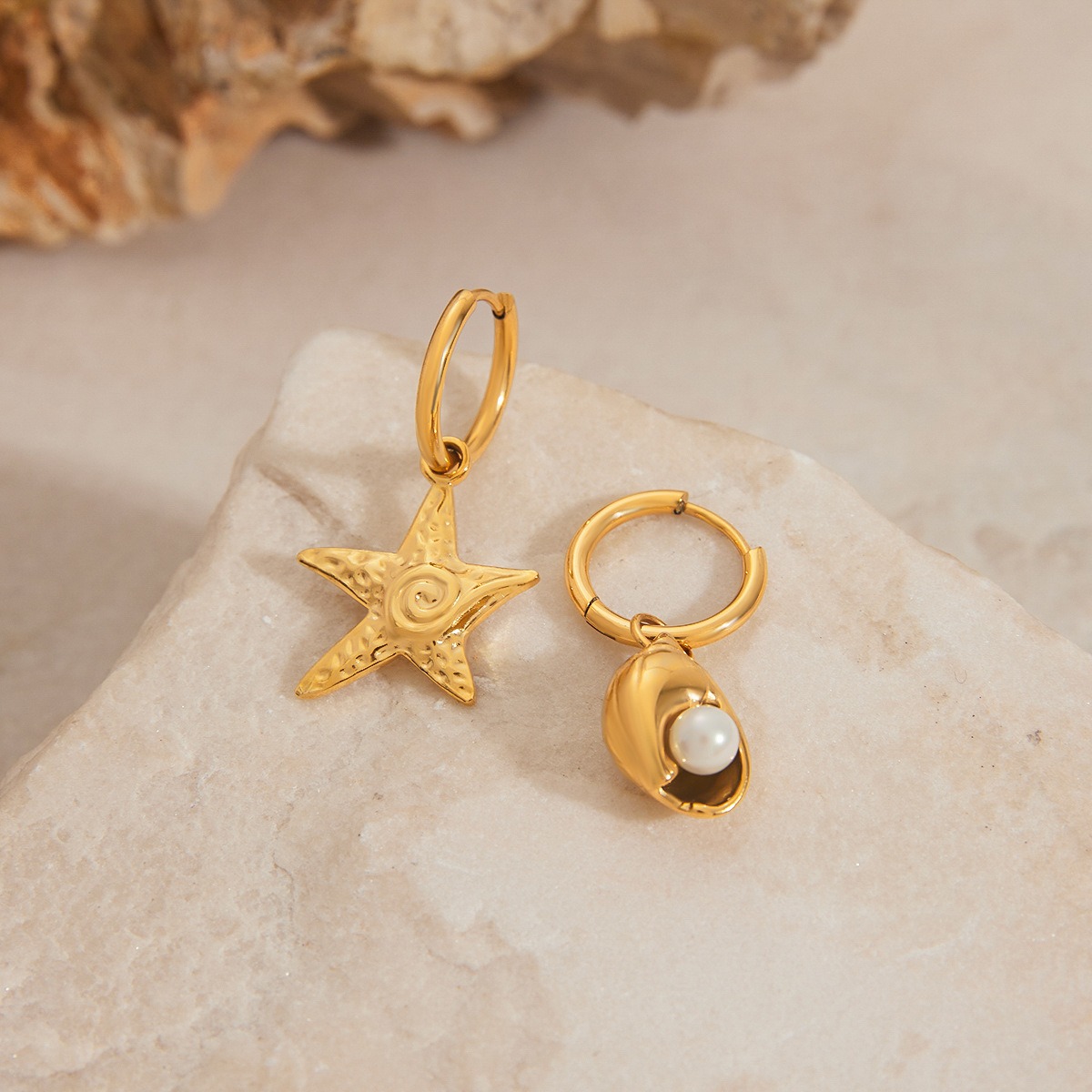 Exquisite Ohrringe im Ozean-Stil mit Seestern- und Muschelmotiv aus 18-karätigem Gold