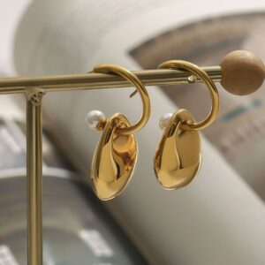 Exquisite und edle Ohrringe aus 18-karätigem Gold mit C-förmiger Perle im ovalen Design