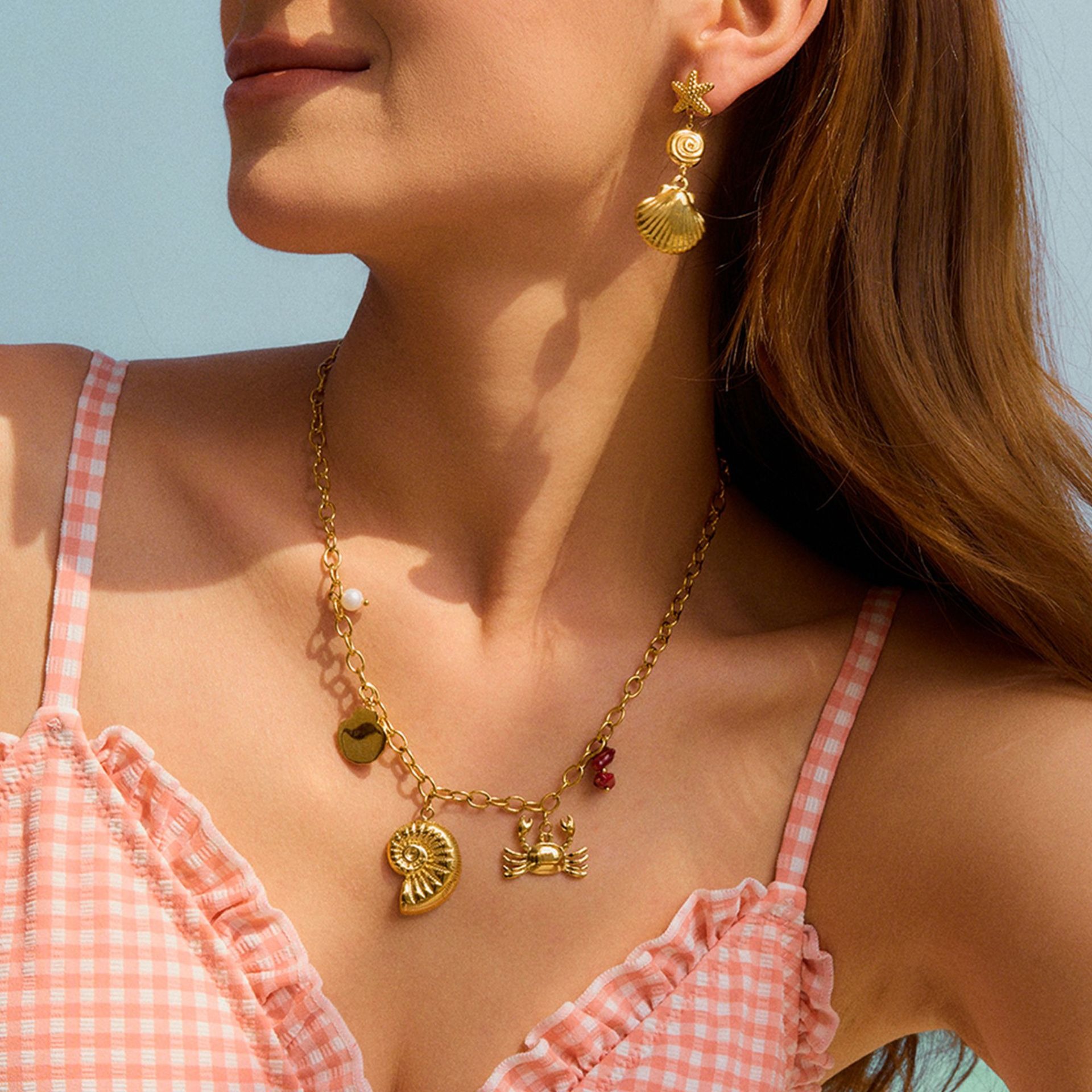 Exquisite und edle Ohrringe aus 18-karätigem Gold mit Muscheln und Quasten – Bild 7