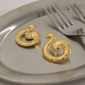 Ohrringe aus 18-karätigem Gold in Schlangenform mit Hammerschlagmuster