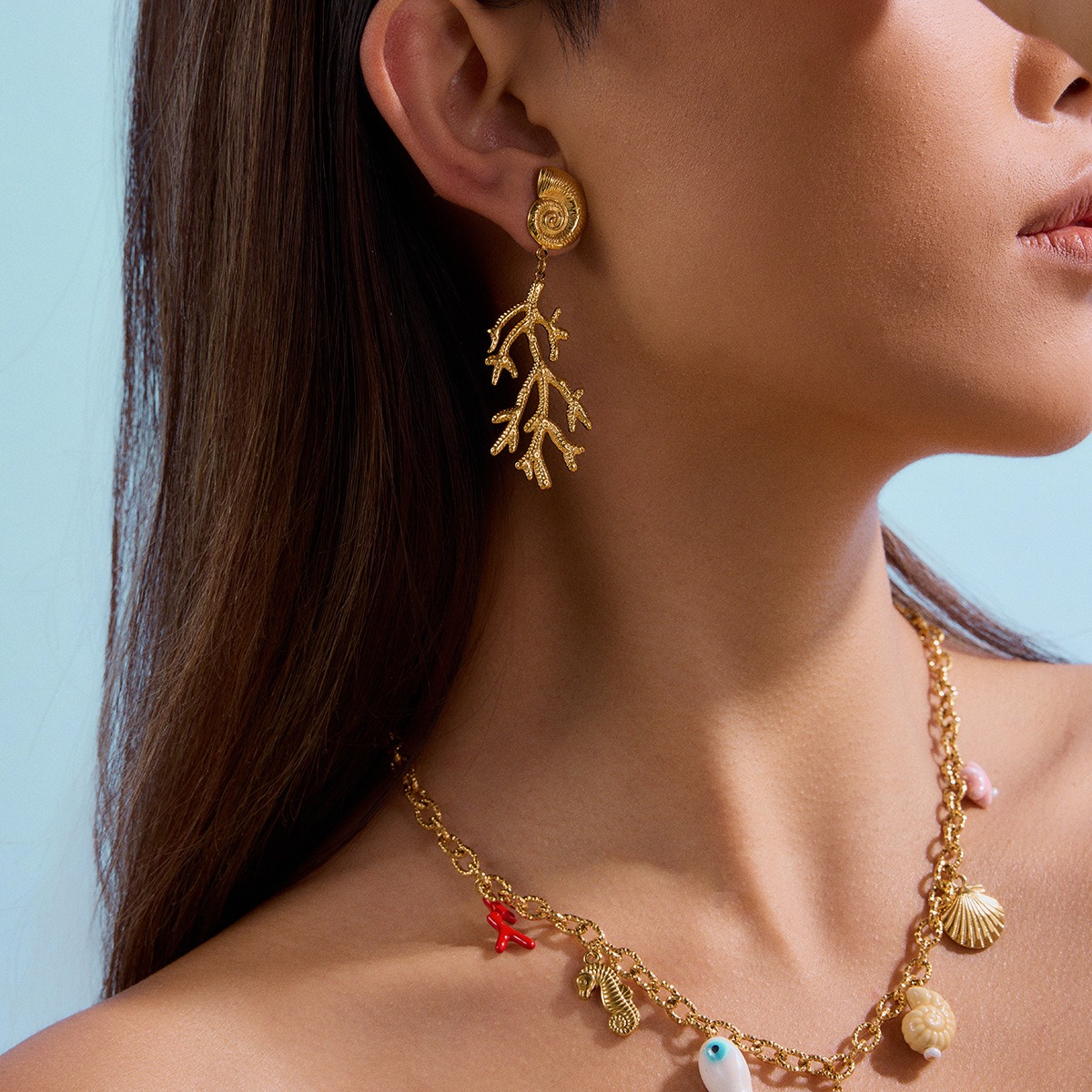 Einzigartige und edle Ohrringe aus 18-karätigem Gold mit Muschelmuster und Korallenmotiv – Bild 8