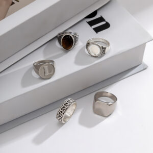 Stilvoller schlichter geometrischer Ring