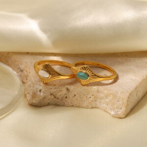 Ring aus 18-karätigem Gold mit blauem Opal