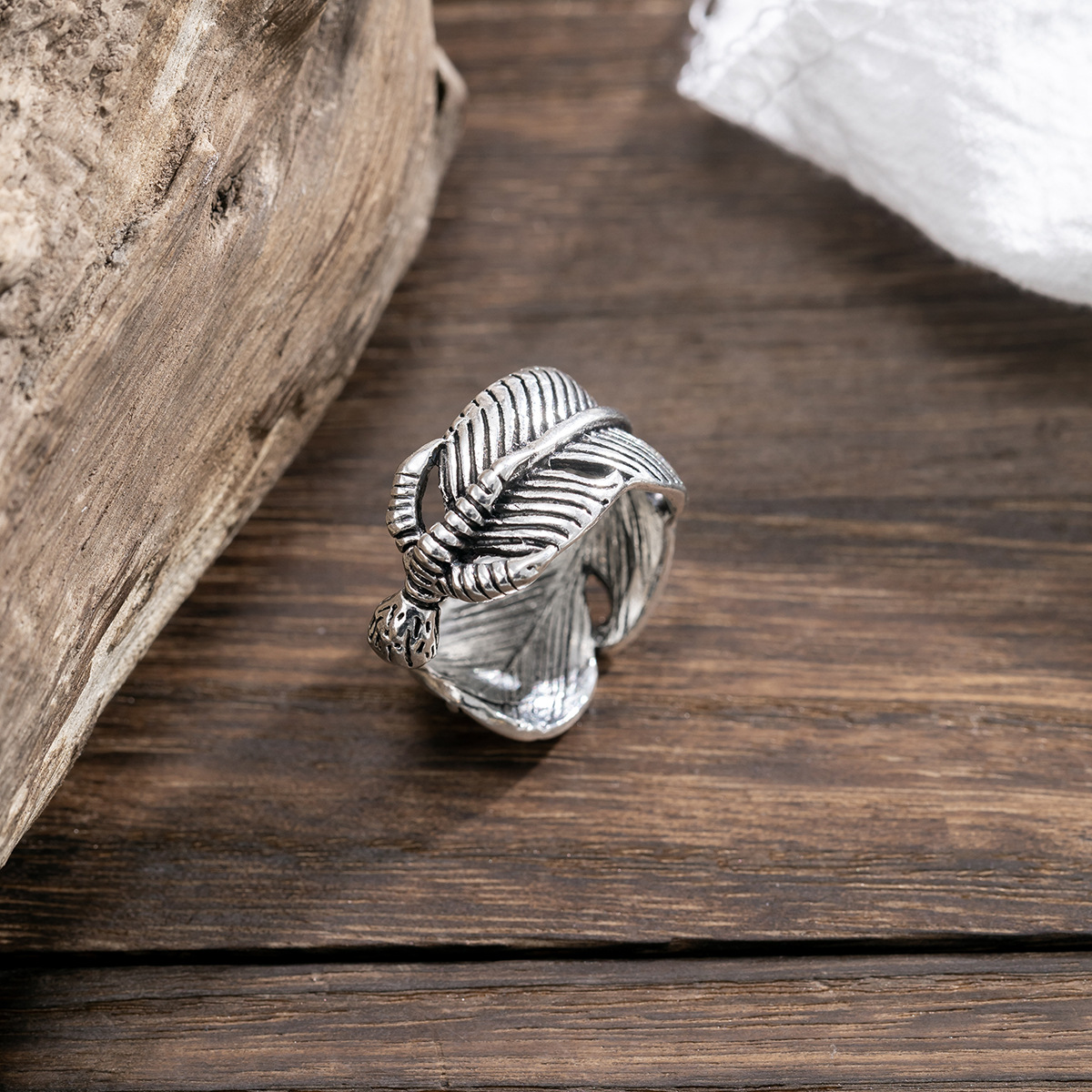 Vielseitiger Ring mit exquisitem und neuartigem Federdesign – Bild 6