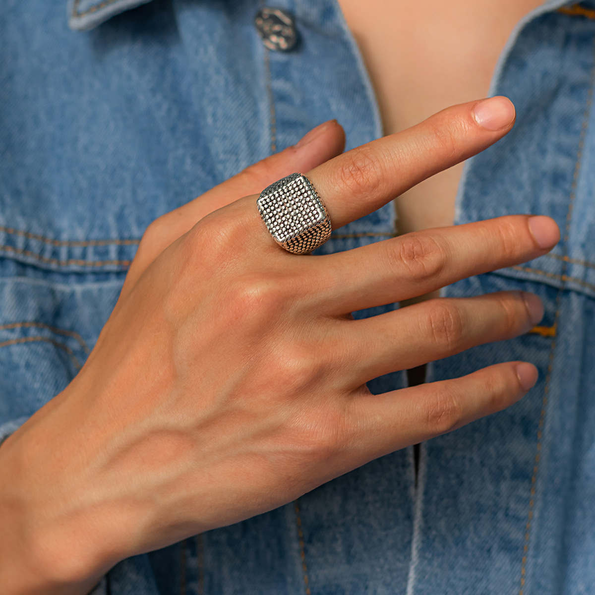 Trendiger, quadratischer Ring im Hip-Hop-Design mit Noppen – Bild 7