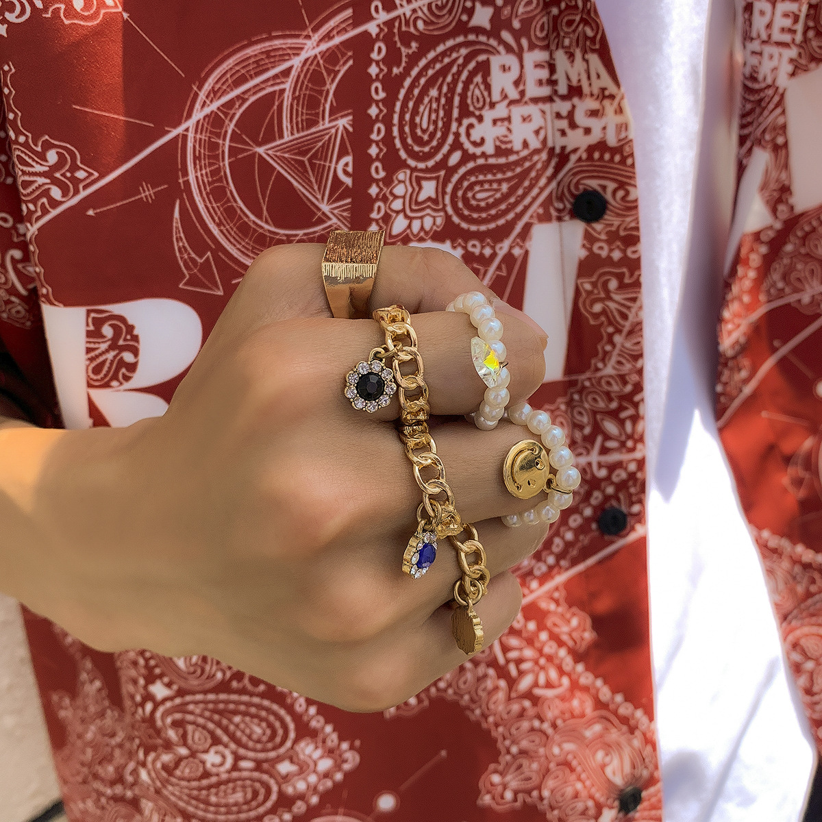 Modischer, farblich abgestimmter Ring im Hip-Hop-Stil – Bild 6